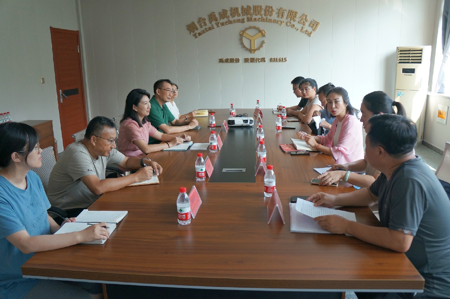 民建煙臺(tái)市委會(huì)、民建高新區(qū)總支領(lǐng)導(dǎo)蒞臨我公司考察